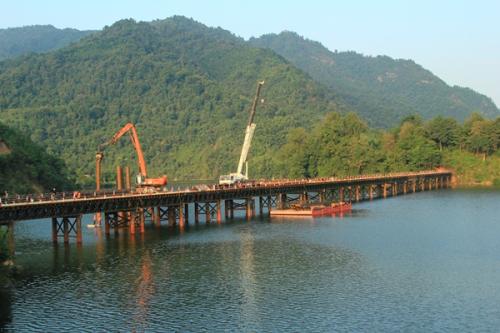 上海兴义钢栈桥租赁浅谈钢板桩施工中遇到的问题